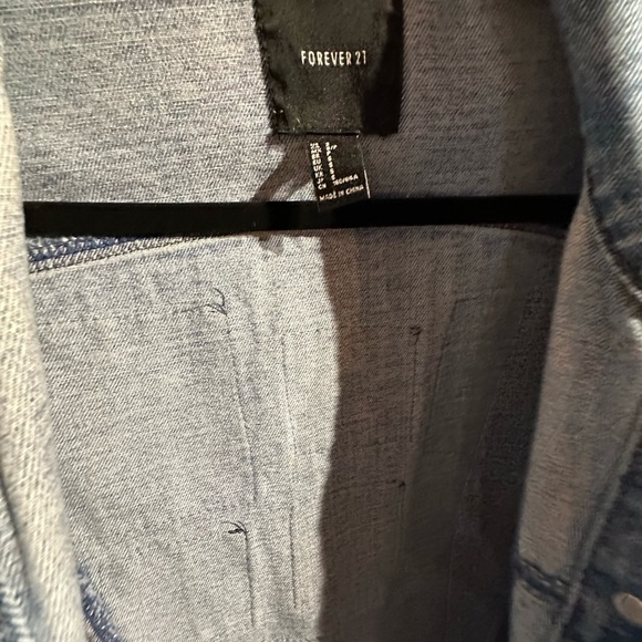 FOREVER 21 Jean jacket with photos on back - Picture 4 of 5